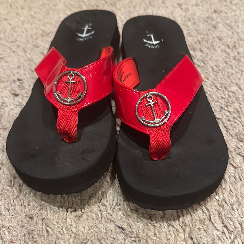 Anchor flip flops
